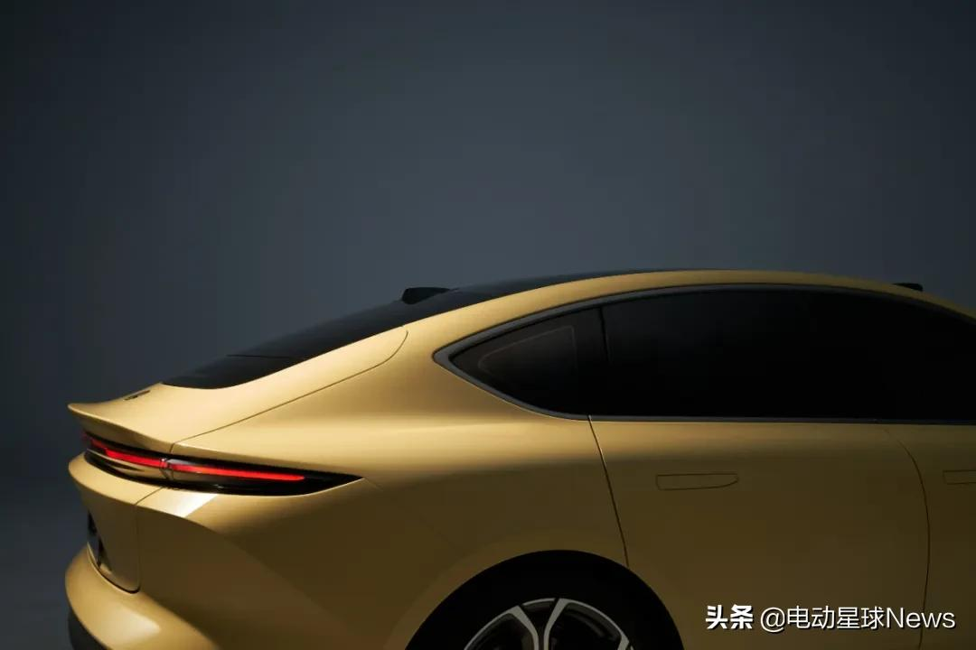 NIO Day 2021：ET5 BaaS后25.8万起售，订单挤爆APP，5真的大于3