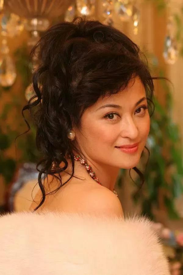 53岁王璐瑶发福认不出!