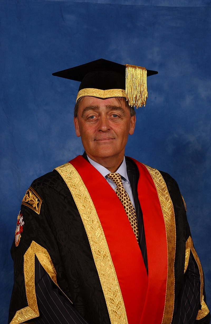 英国的西敏公爵，少将军衔，拥有12枚勋章，晚年丑闻缠身抑郁而亡