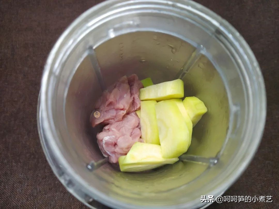 想吃牛肉丸不用买，教你在家自制牛肉丸，健康无添加，好吃又营养