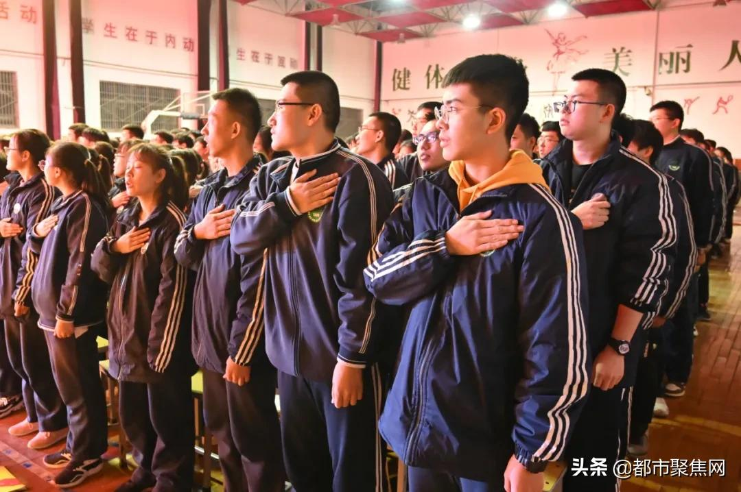 忻州实验中学举行“心态决定成败,理想照耀前程”高考励志演讲