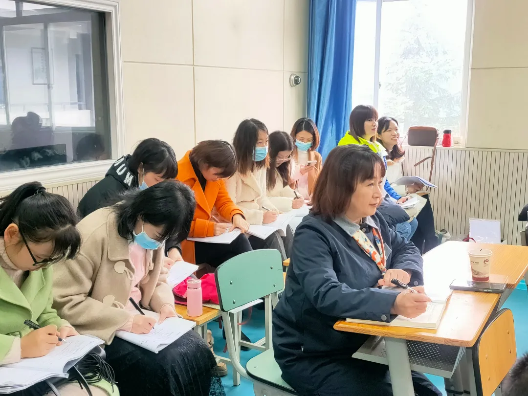 成都市双流区黄龙溪学校——名师引领冬日暖 拨开云雾教学明