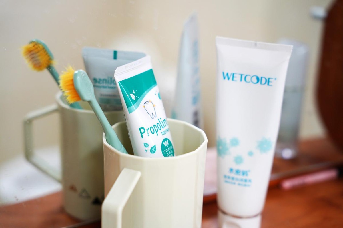 清洁牙齿去除口臭每天刷牙就能解决？比那氏蜂胶薄荷牙膏我得试试