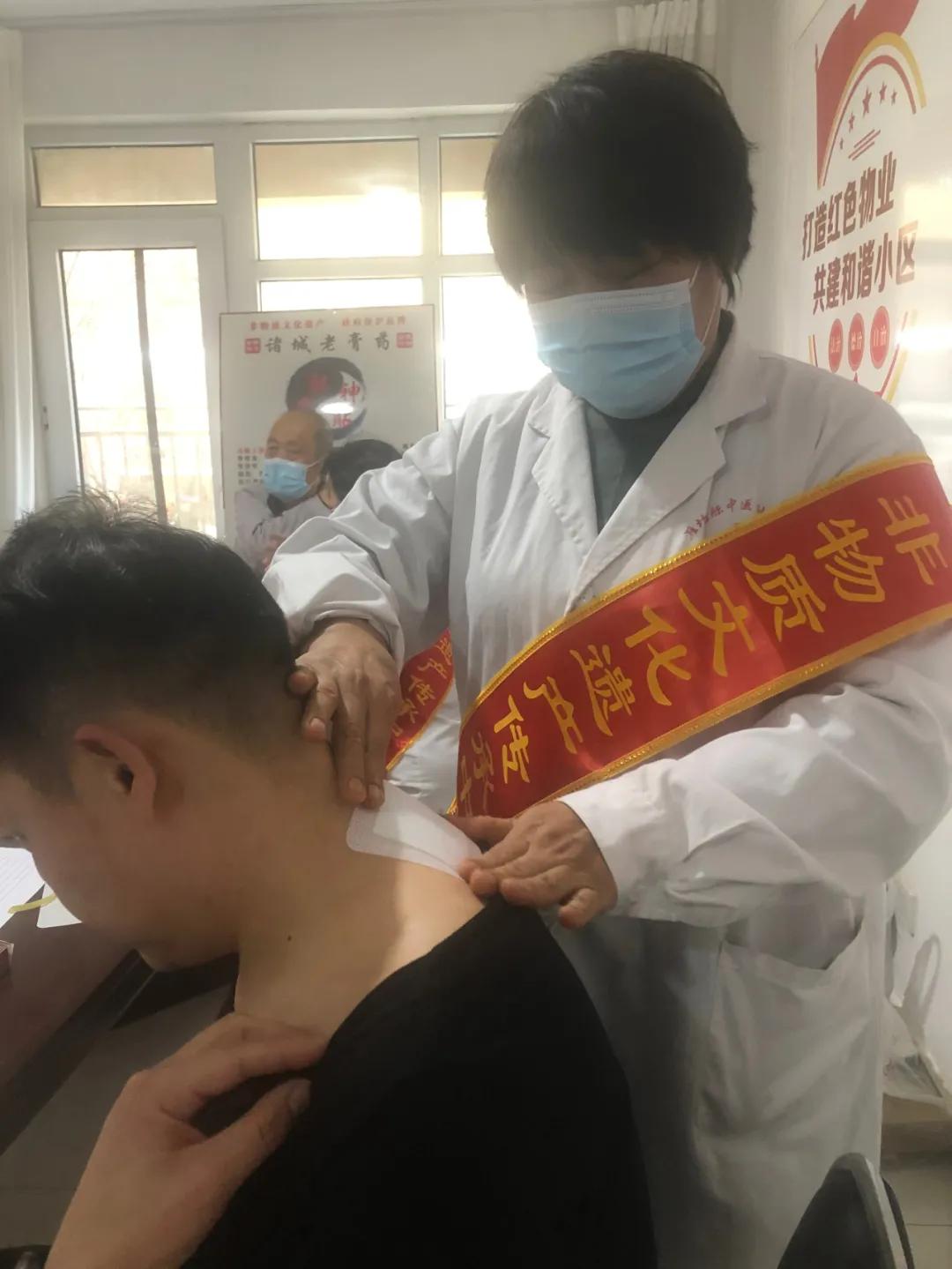 潍坊中医药非遗传承中心专家团中经世纪城社区义诊成功举办