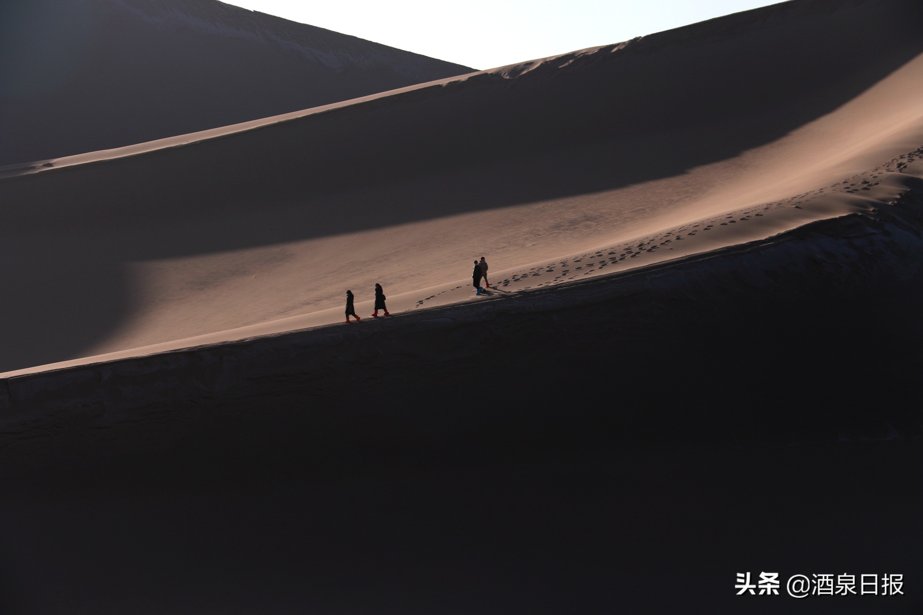 敦煌沙海光影美