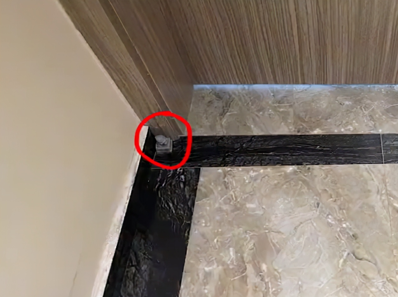 һŮת˻14.6Ԫ2ʯʨڼſڣдЦ