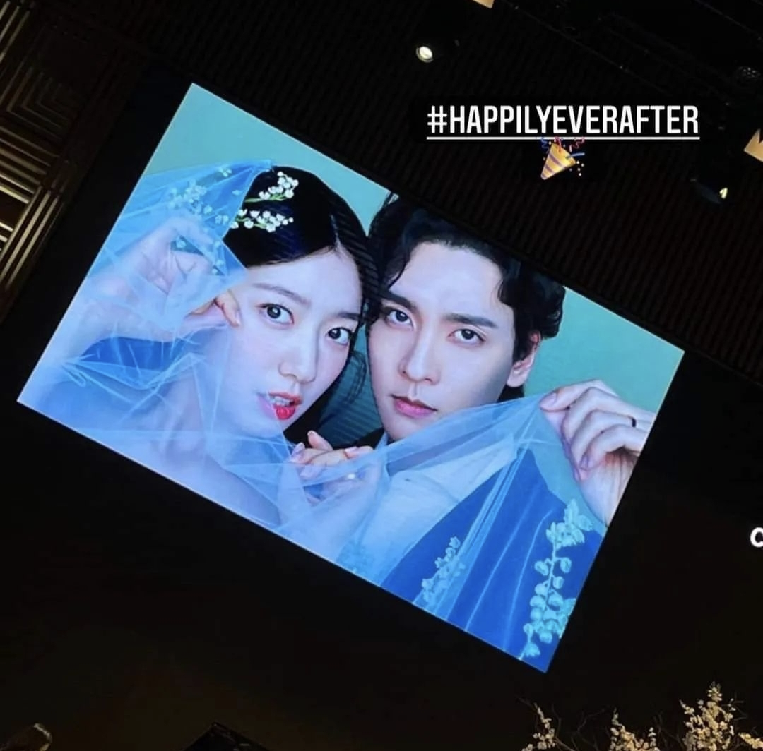 朴信惠崔泰俊说誓词哽咽，忘情接吻超浪漫，新娘孕期过半脸颊圆润