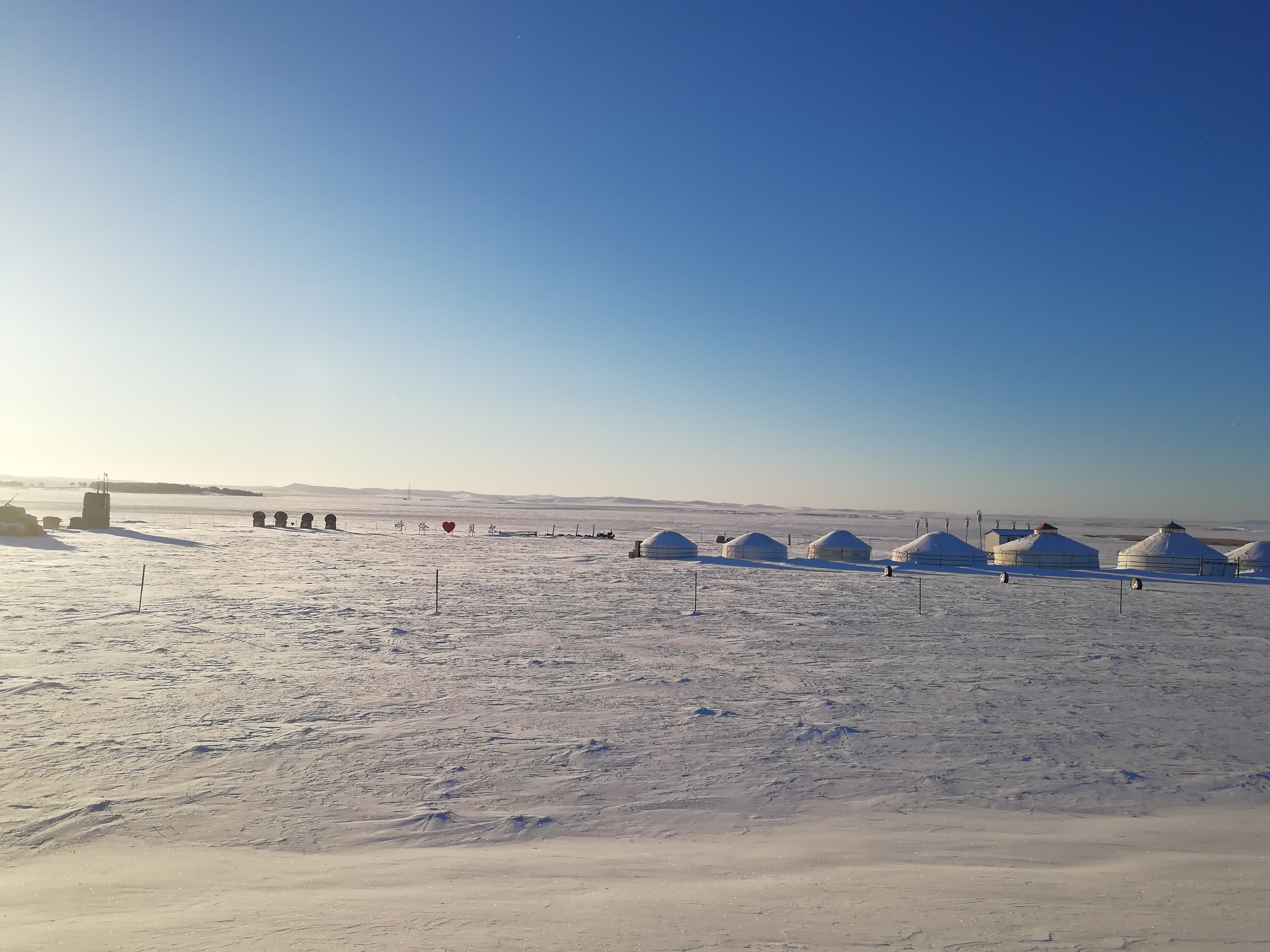 草原上的冬天同样拥有着让人无法抗拒的魅力,冷到让你一分钟就冻透