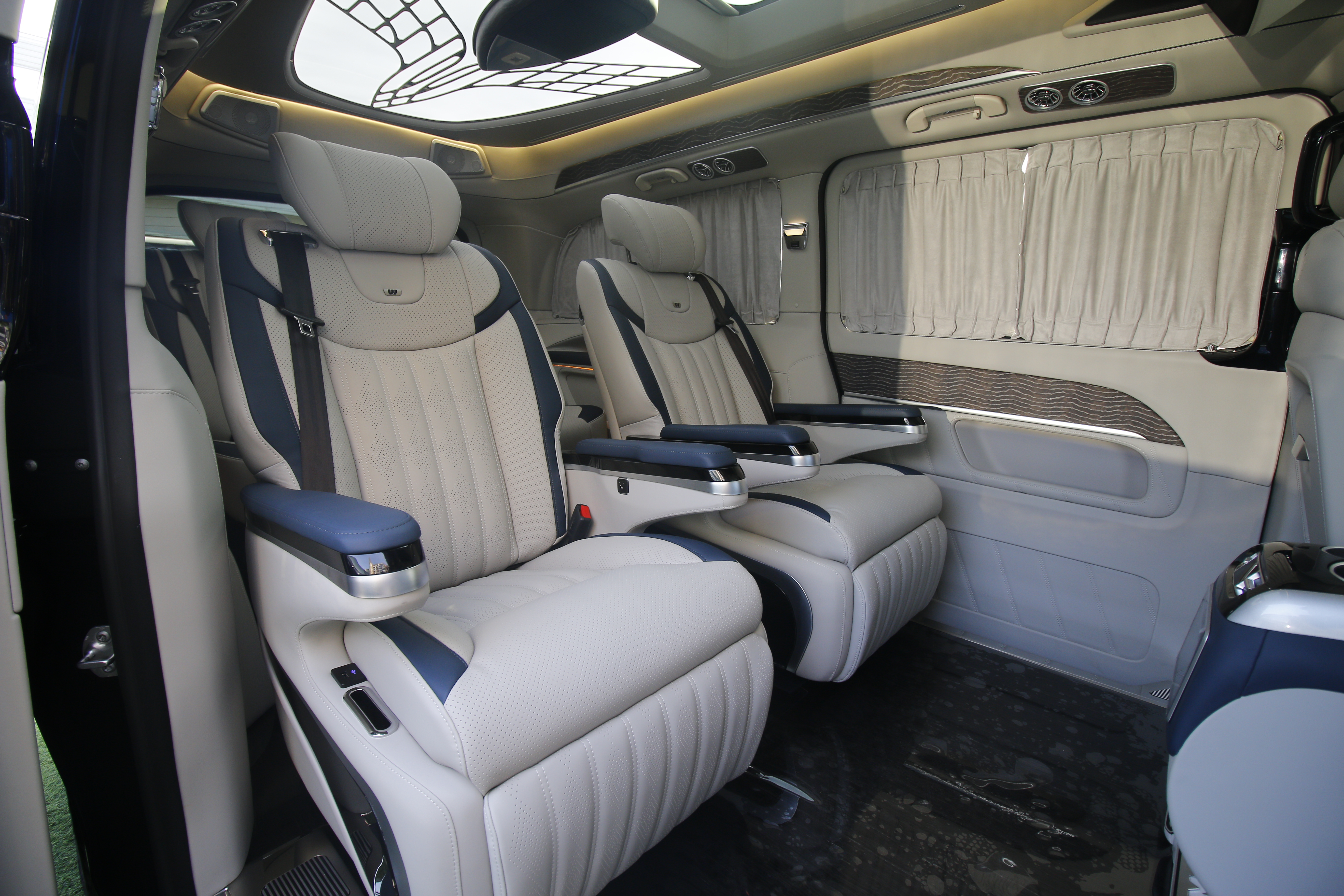 奔驰7座定制高顶豪华商务车,还需要埃尔法吗?