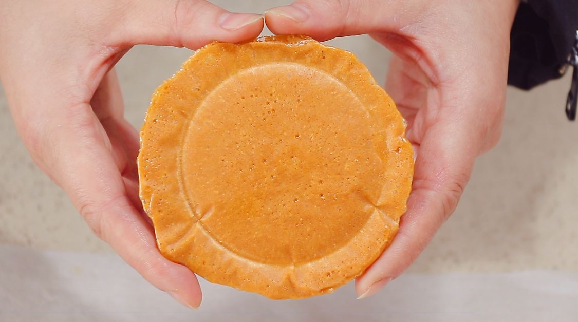 年货别总出去买，这种糖在家也能做，几勺白糖搞定，比买的好吃