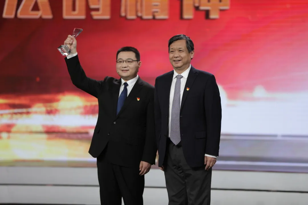 第二届“山东省十大法治人物”颁奖典礼在济南举办