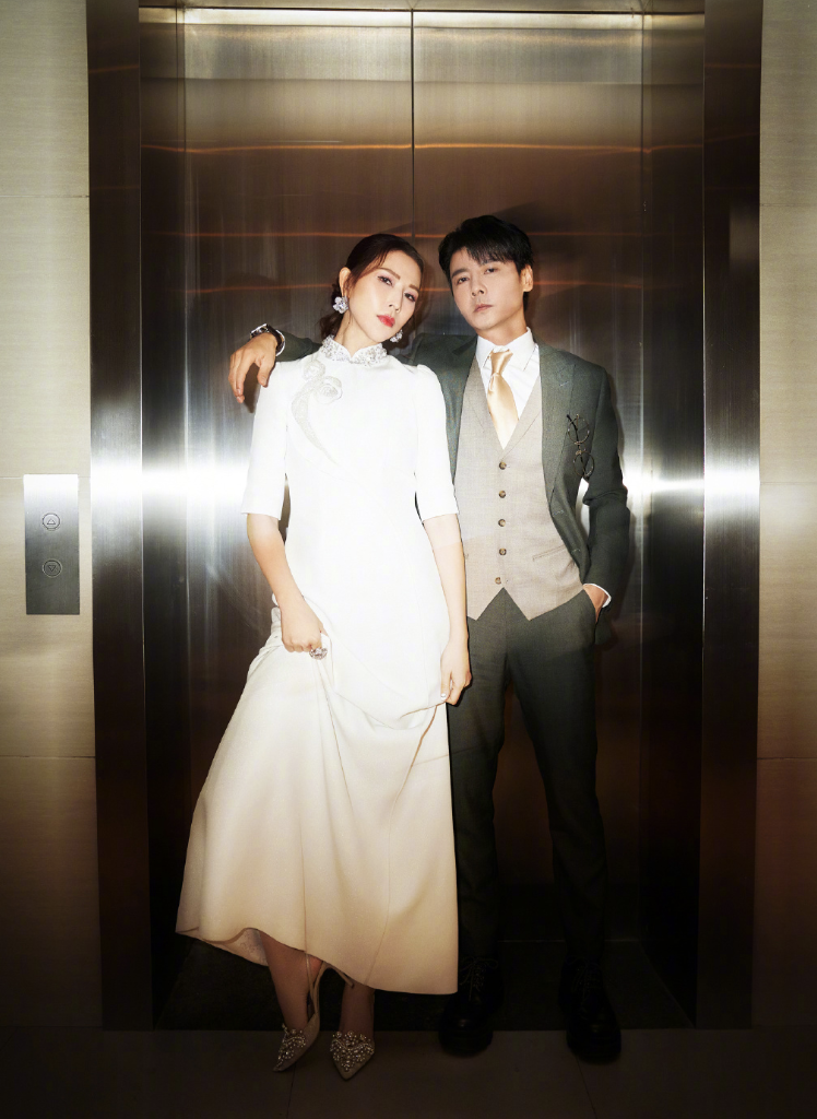 蔡少芬晒照庆祝结婚14周年，张晋甜蜜表白：我的心和你在一起