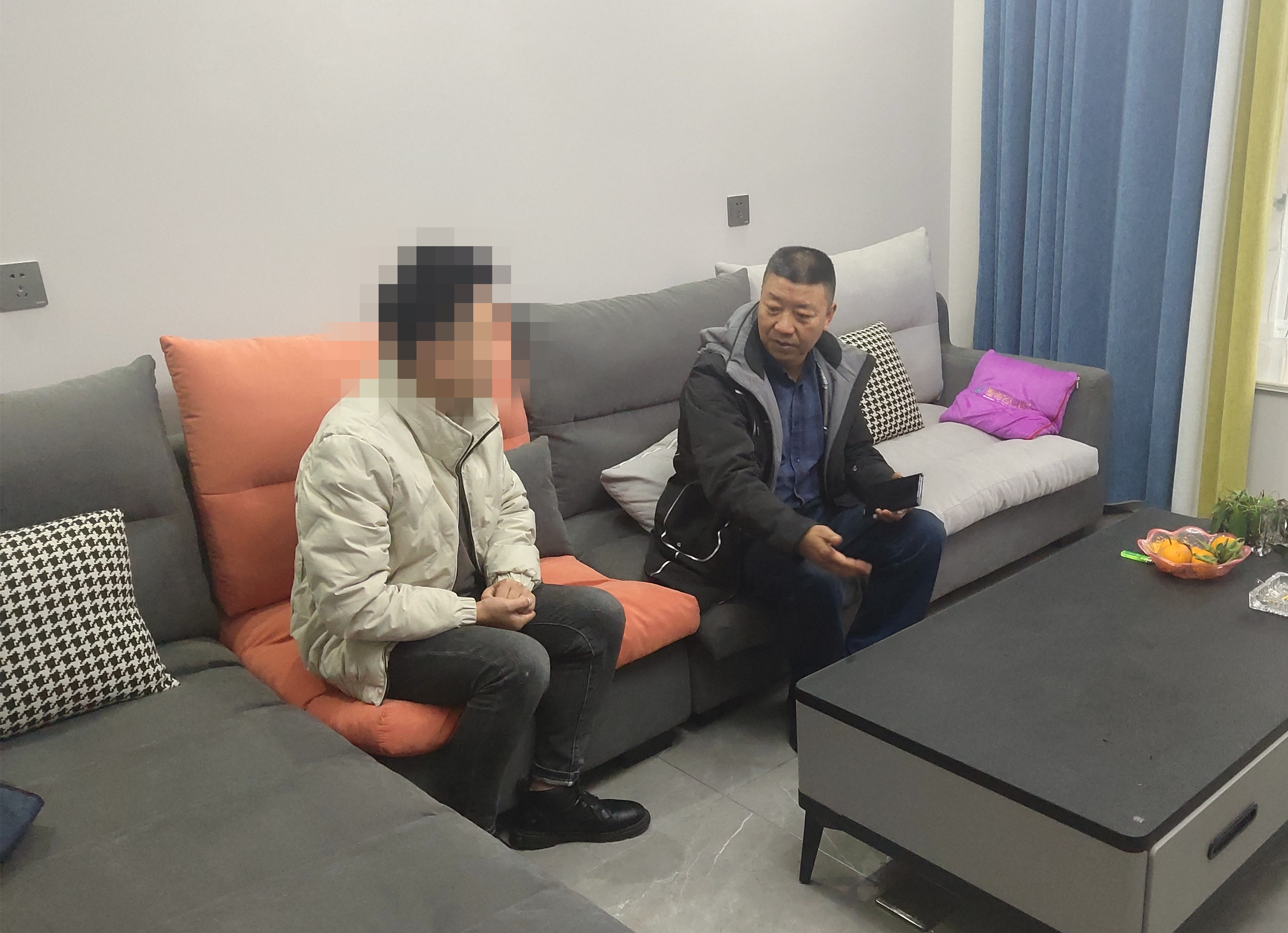 汉中中院党组副书记、副院长周晓平走访判处缓刑人员家庭