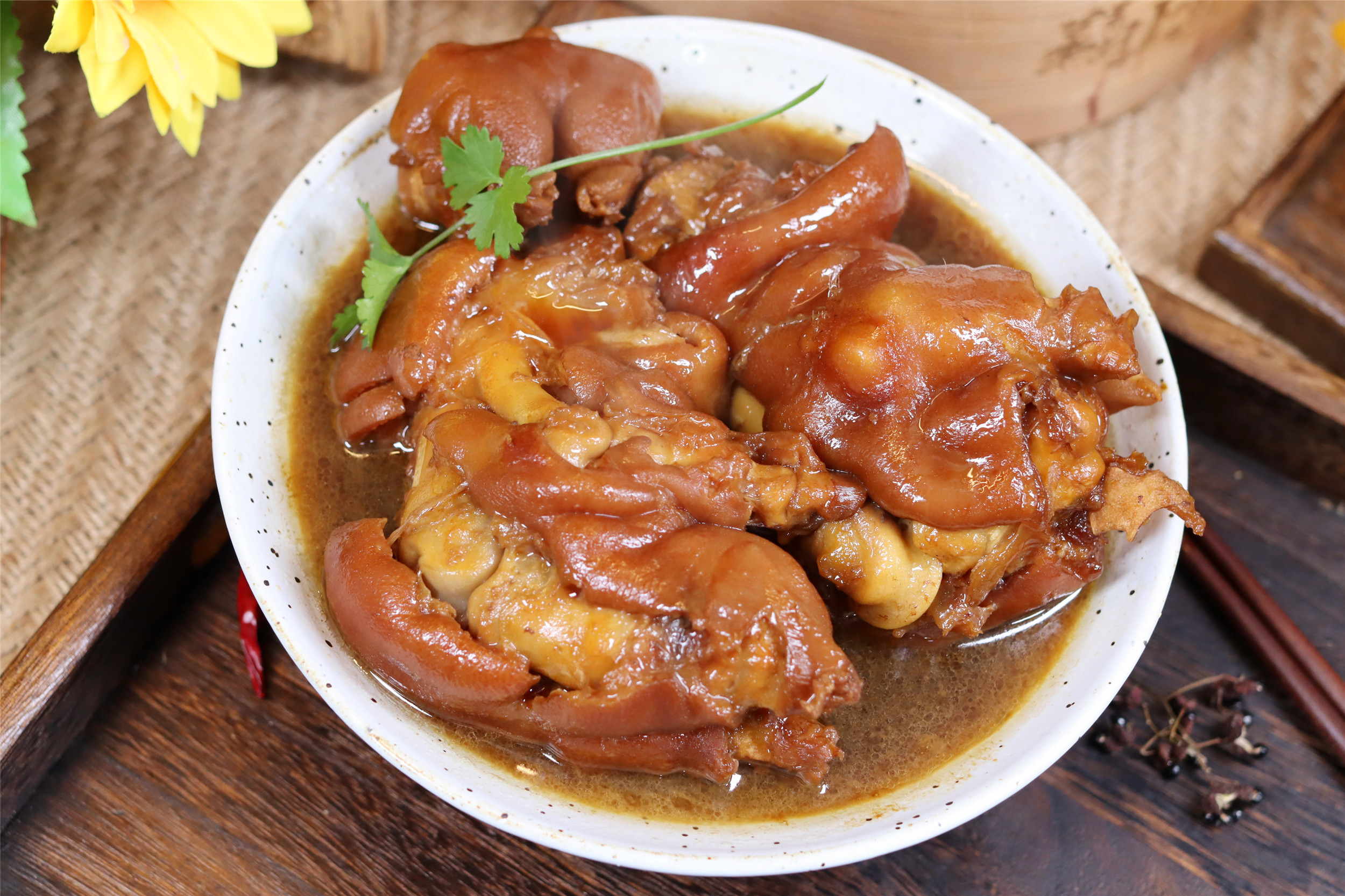 在家卤猪蹄，记住加“3样”再卤，25分钟猪蹄酥烂，味道香无杂味