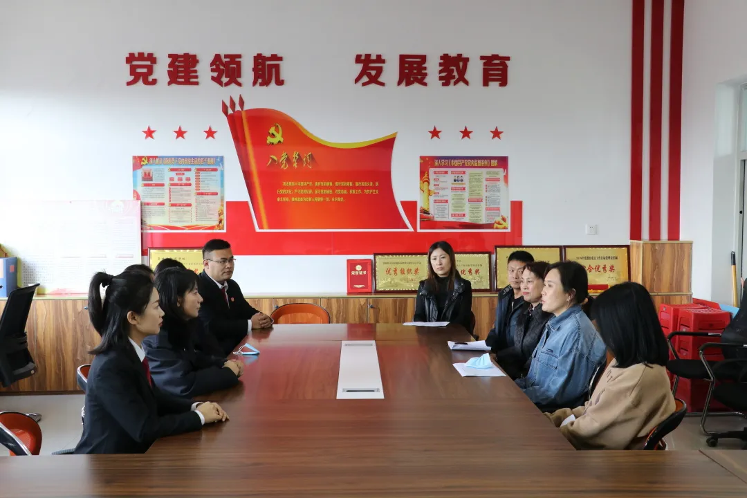 辉南县人民法院走进辉南县特殊教育学校发放“微心愿”物品