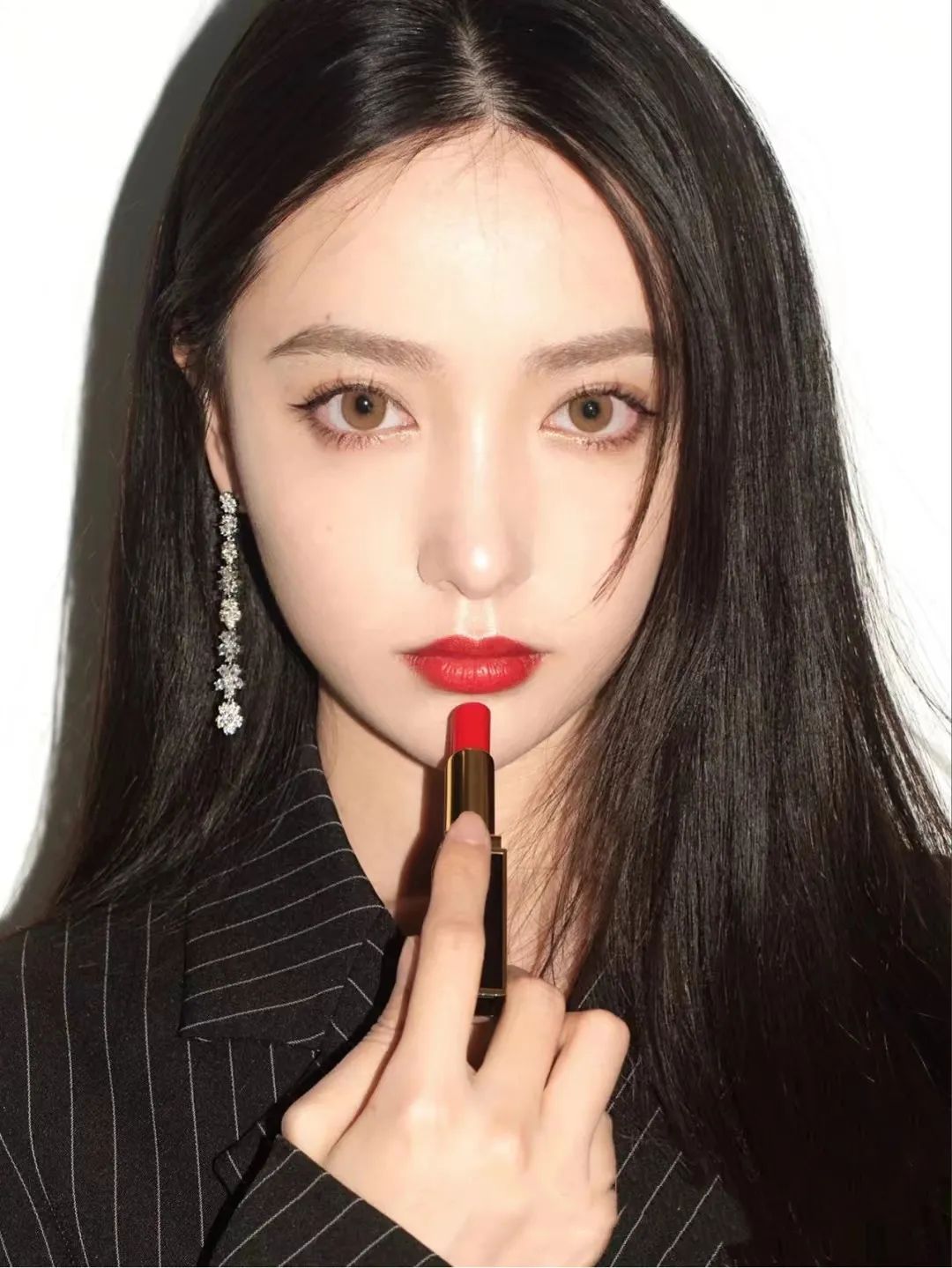 為什么現(xiàn)在很多女生不化妝只涂口紅？