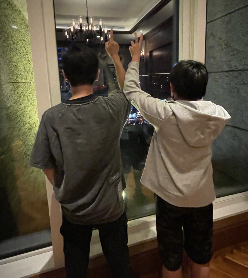 林志颖晒儿子最新身高，kimi一年长高12公分，父子只有4厘米之差