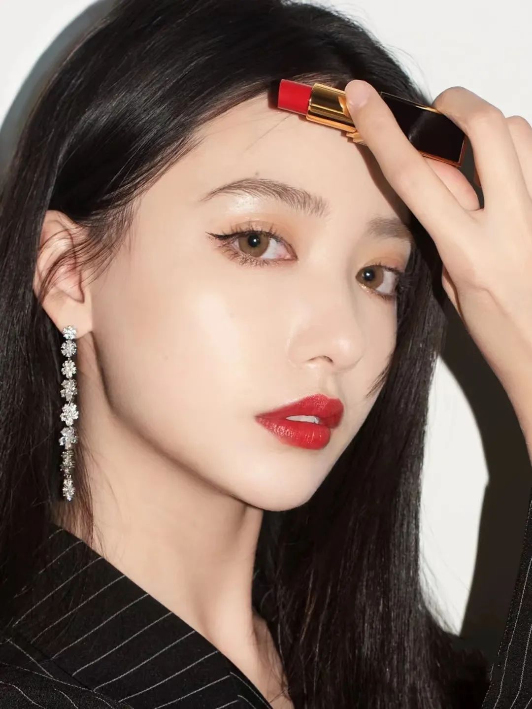 為什么現(xiàn)在很多女生不化妝只涂口紅？