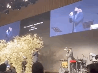 朴信惠崔泰俊说誓词哽咽，忘情接吻超浪漫，新娘孕期过半脸颊圆润