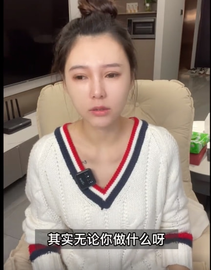 女網(wǎng)紅曬整容前后對(duì)比照，直言整容太多臉部松弛老10歲，后悔痛哭