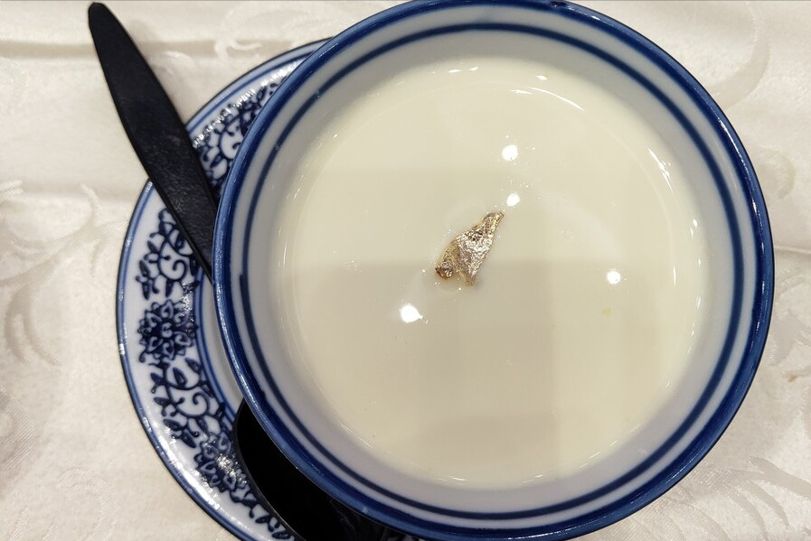 做姜撞奶时，掌握3个要点，香甜嫩滑如布丁，女人冬天吃驱寒暖胃