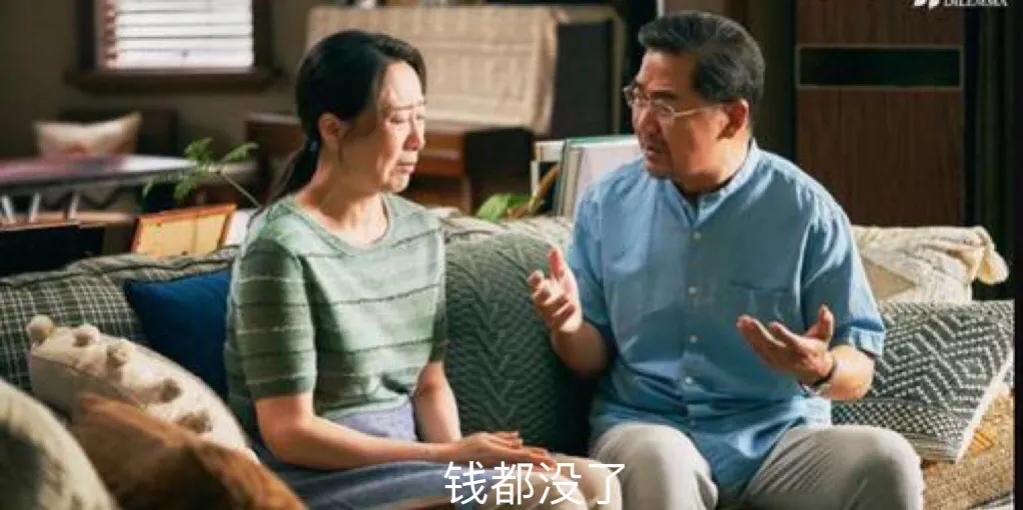 老妈天天听讲座，我跟踪之后竟发现惊天秘密