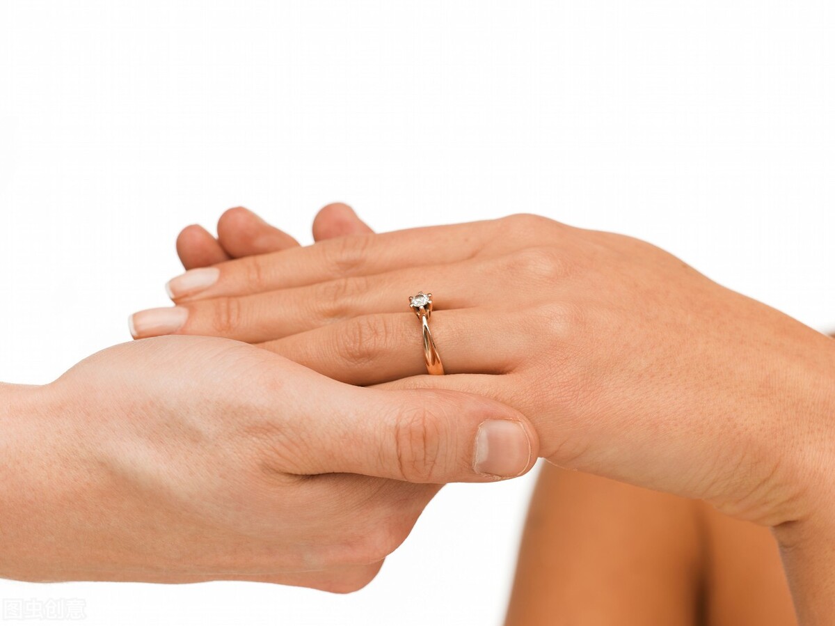 结婚二十年送什么礼物给老婆（结婚10年送什么给妻子）