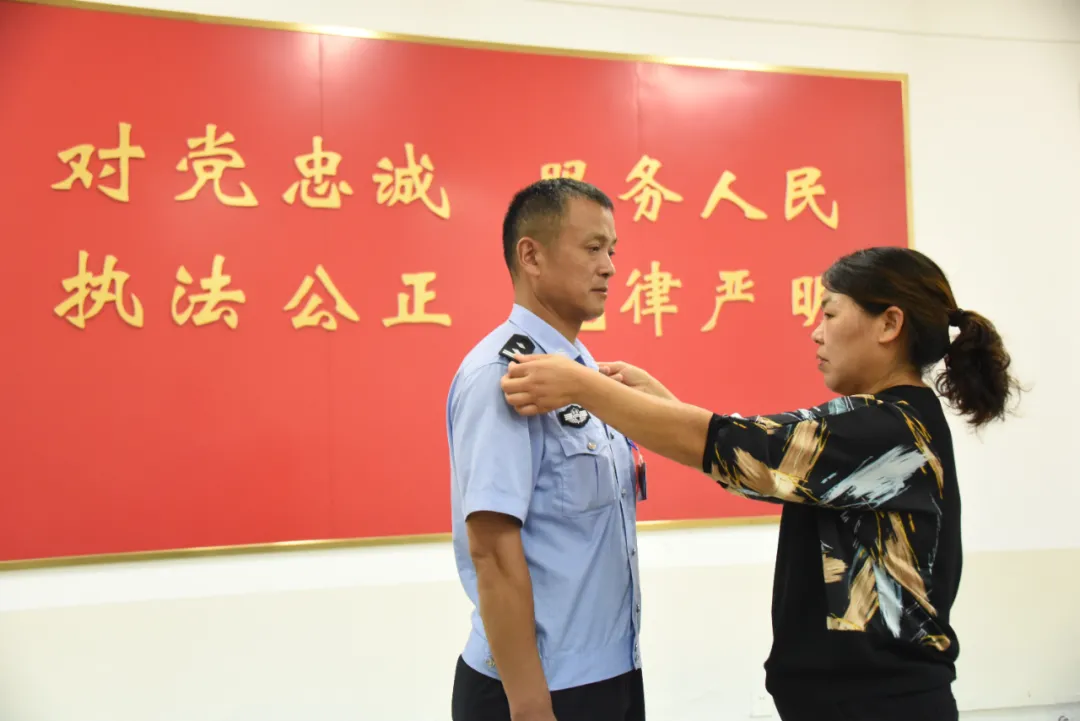 亳州公安民警燕快同志妻子袁玉兰获评2021年全省“最美警嫂”