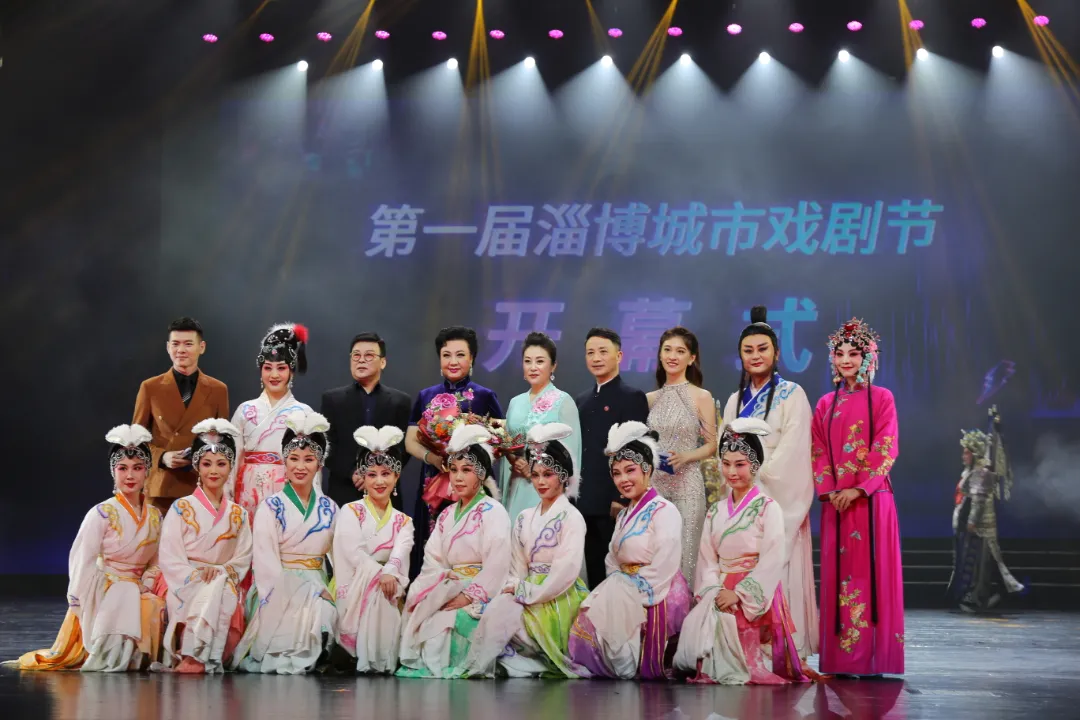 风起东方传戏韵,一城欢歌蕴古今