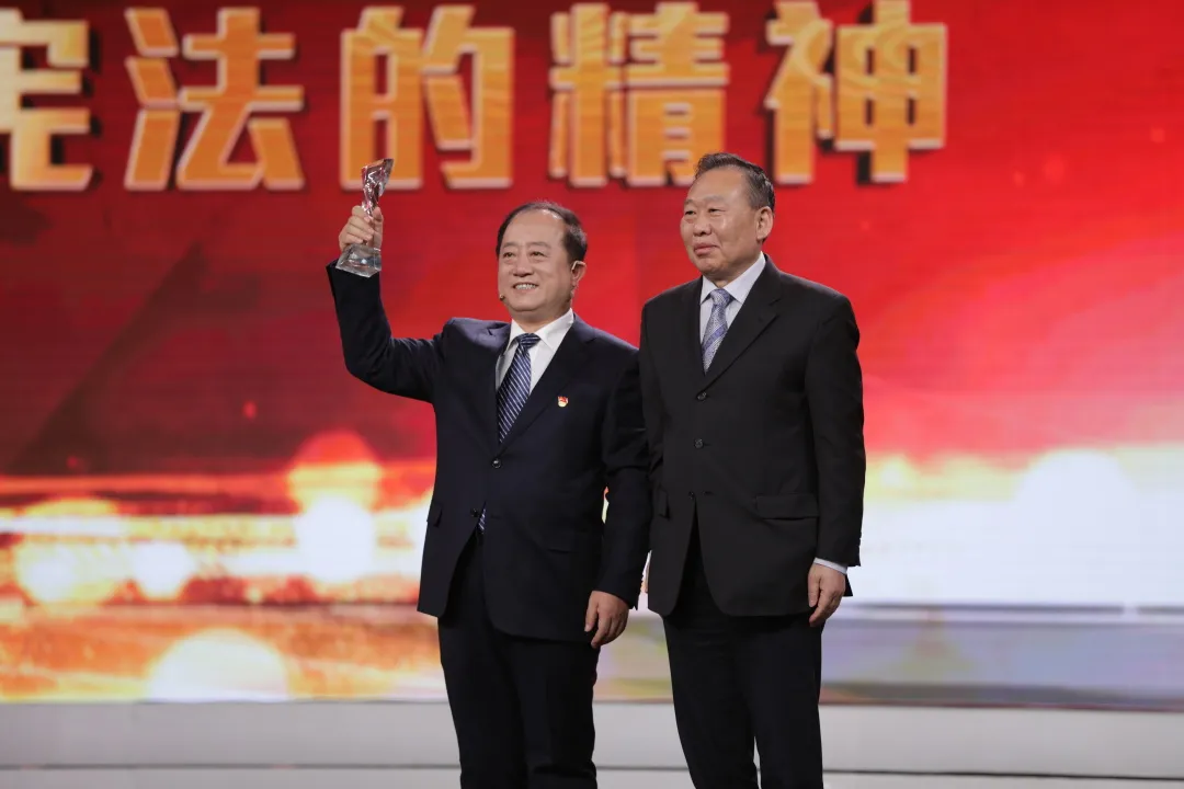 第二届“山东省十大法治人物”颁奖典礼在济南举办