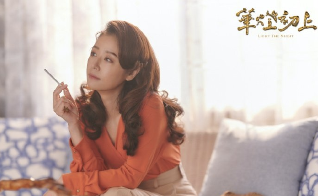 林心如晒5岁女儿生日现场照，表白小海豚“爱你”，45岁状态年轻