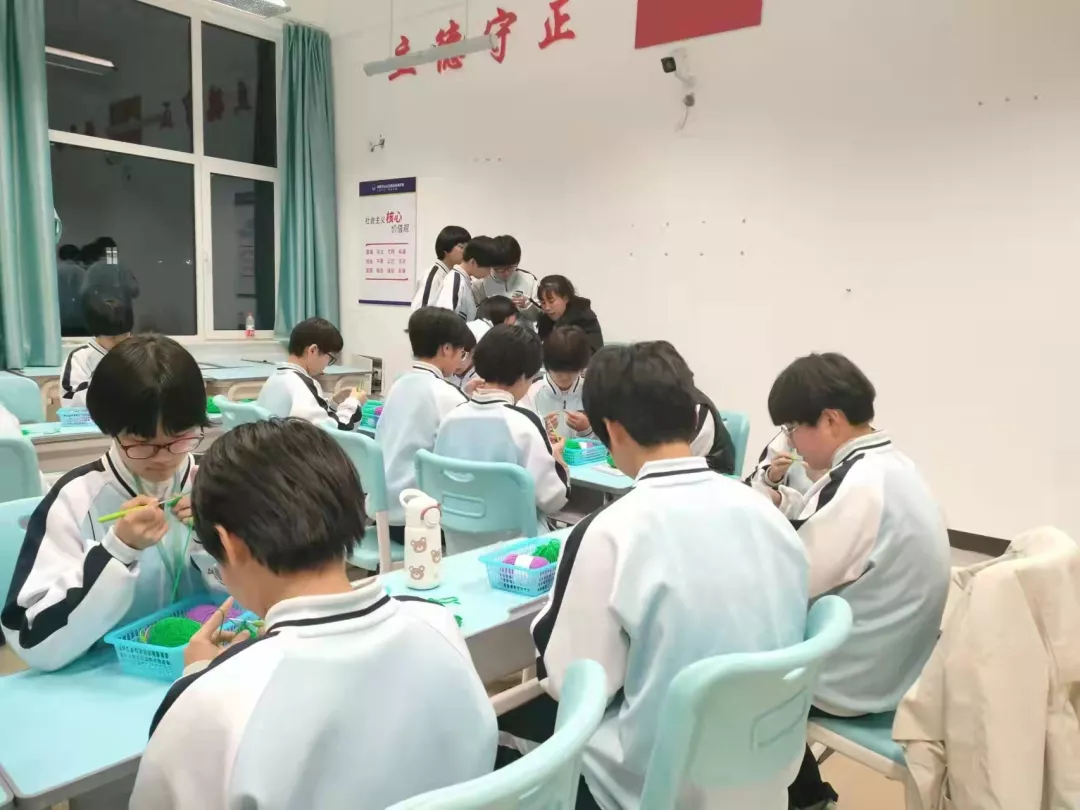 邯郸市精英未来中学“第二课堂”办得有声有色，校园变为成长乐园