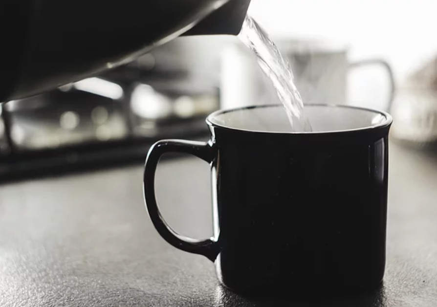 为什么倡导晨起和睡前要喝水？对健康有啥益处？