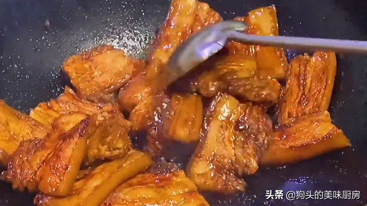 五花肉怎样做才软烂不油腻？大厨教你一个做法，出锅汤汁都不剩