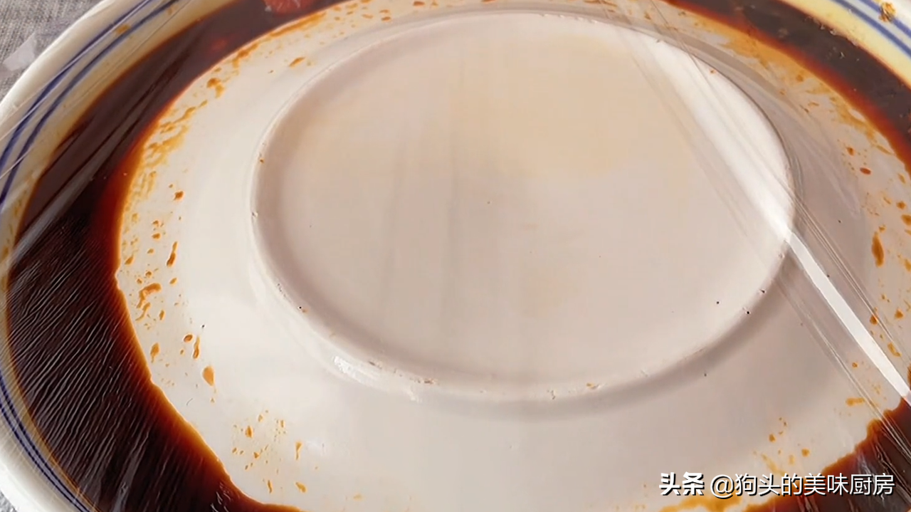 猪肉泡在生抽里2天，味道比腊肉还香，老公夸厨艺好，全家都爱吃