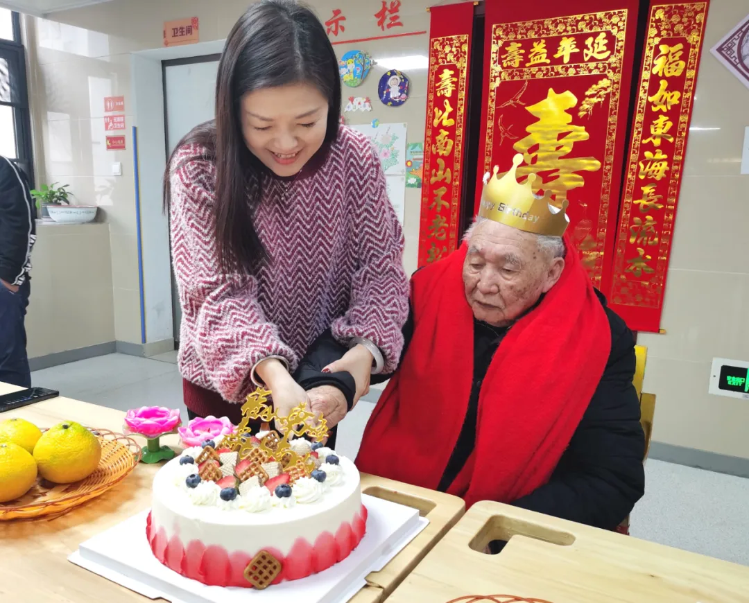 愿每份礼物和惊喜，都来自爱与被爱