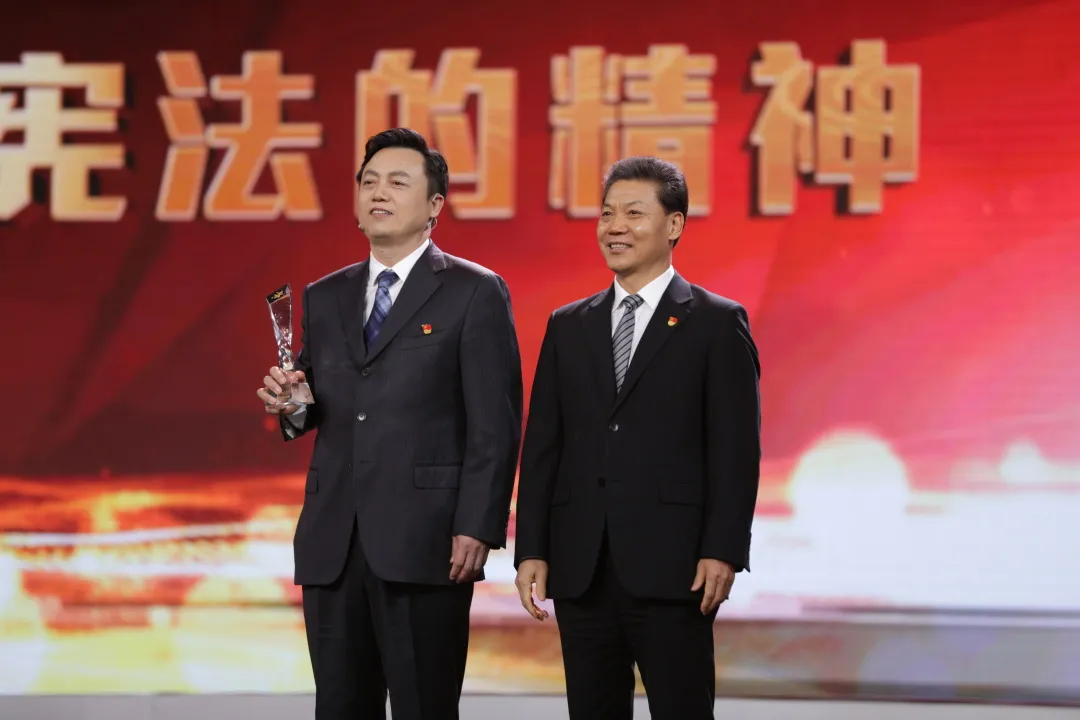 第二届“山东省十大法治人物”颁奖典礼在济南举办