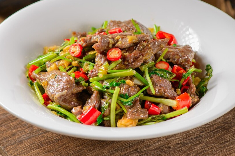 家常小炒牛肉，做好关键2步，出锅鲜嫩多汁不塞牙，老人也能嚼动