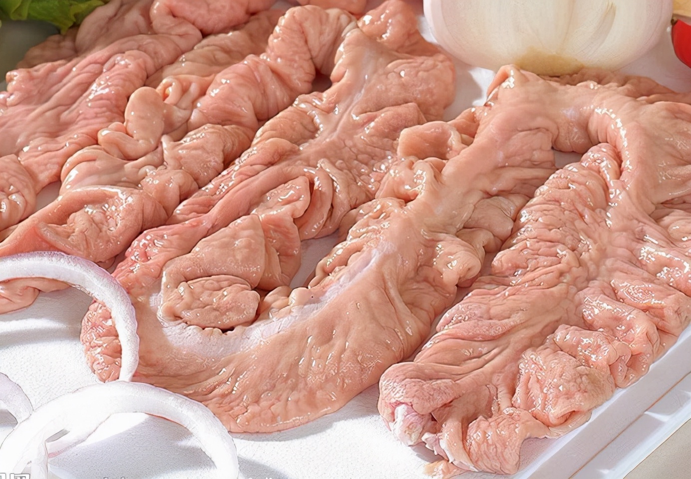 清洗猪大肠时，放醋放碱就错了！大厨教你一招，大肠脆爽无腥味