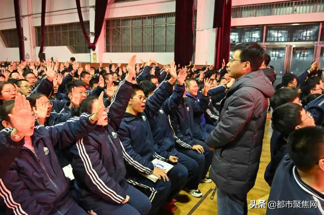 忻州实验中学举行“心态决定成败,理想照耀前程”高考励志演讲