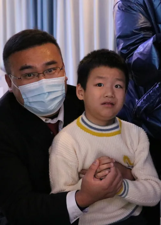 辉南县人民法院走进辉南县特殊教育学校发放“微心愿”物品