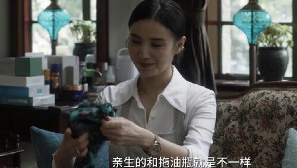 老妈天天听讲座，我跟踪之后竟发现惊天秘密