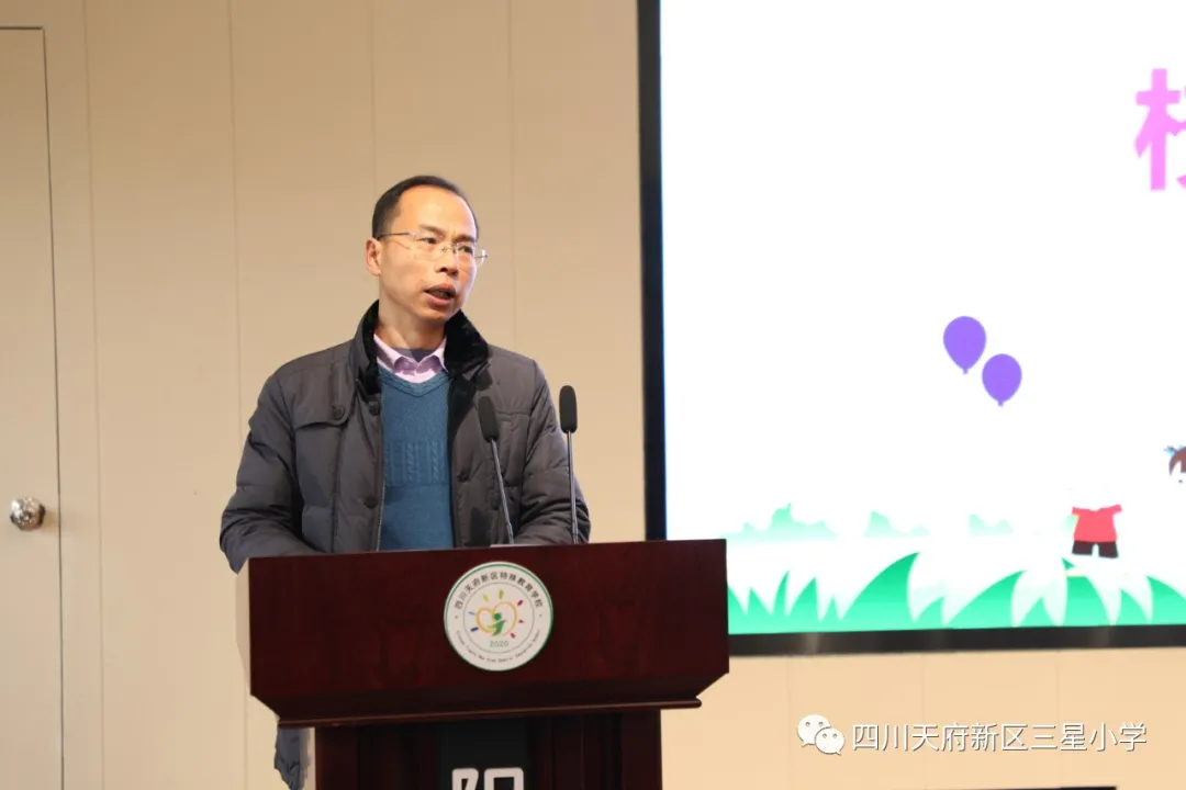 天府新区三星小学丨大手拉小手，让爱传出去