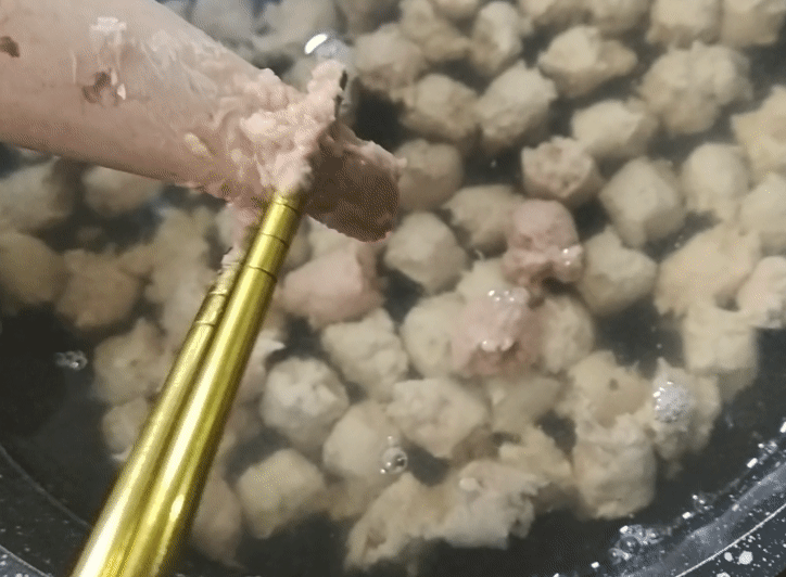 想吃牛肉丸不用买，教你在家自制牛肉丸，健康无添加，好吃又营养