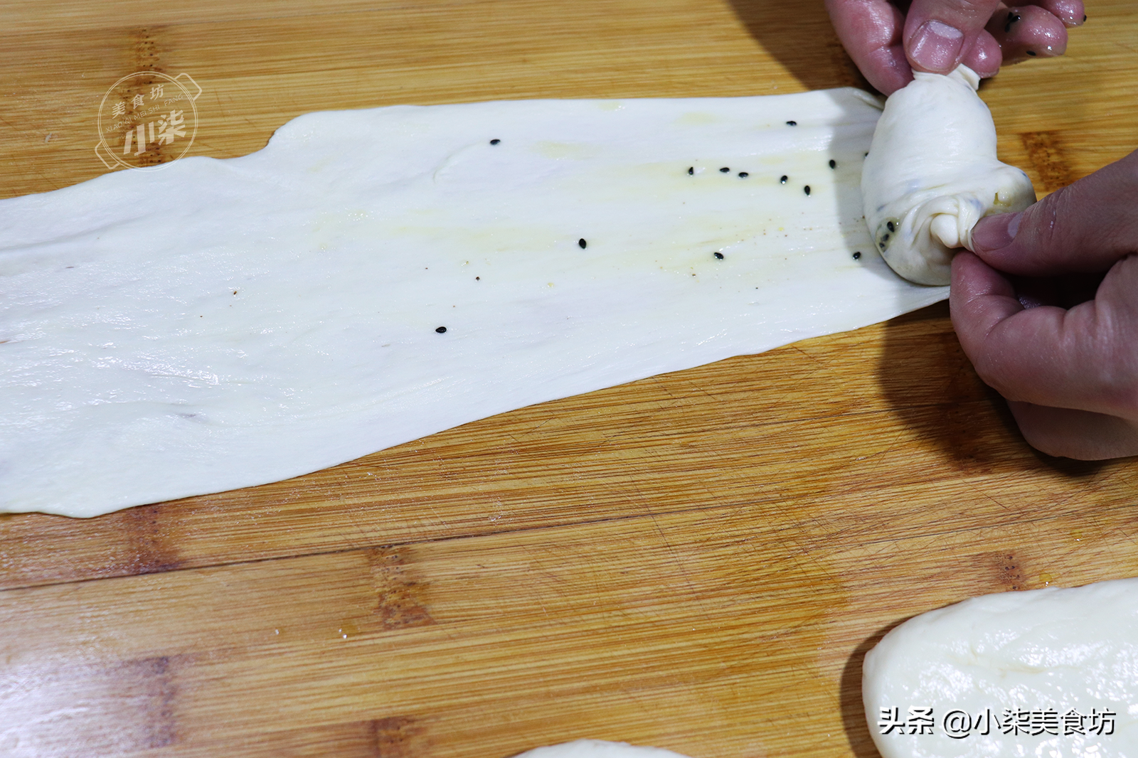 想吃酥掉渣饼，5分钟教会你，外酥里软又多层，一周吃7次都不嫌腻