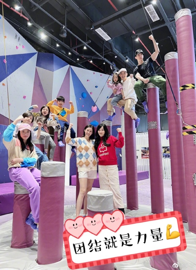 《爸爸5》萌娃重聚，neinei给泡芙补习英文，max身高超Jasper