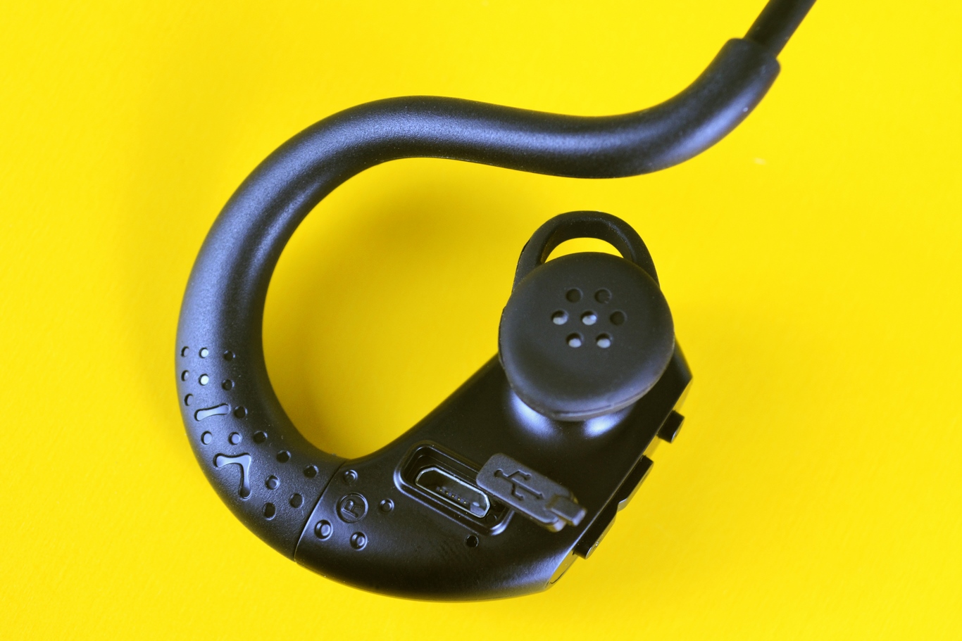 Dacom Explore-E60骨传导运动蓝牙耳机运动装备中的必需品