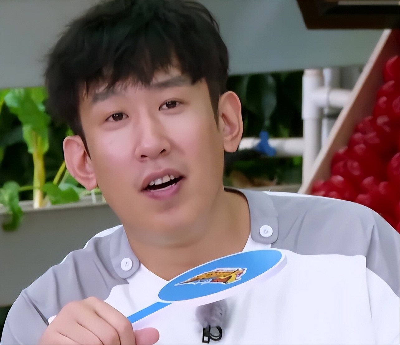 原来他和于震于洋在几百年前都是一家,怪不得都有长脸的基因