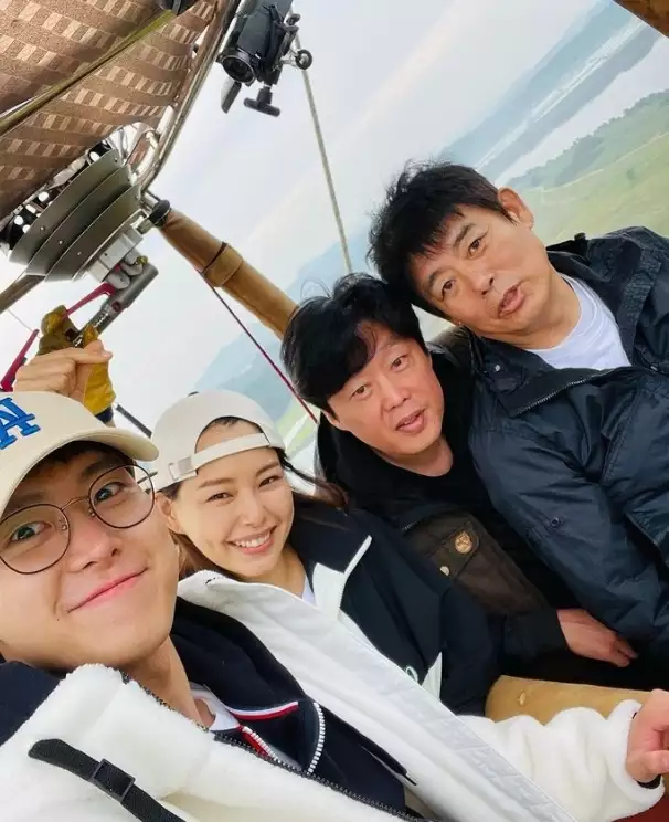 演员孔明低调入伍!公开入伍前剃光头的照片