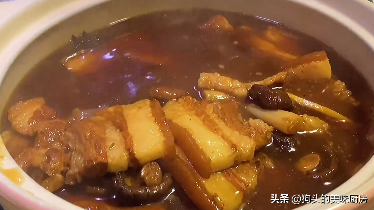 五花肉怎样做才软烂不油腻？大厨教你一个做法，出锅汤汁都不剩
